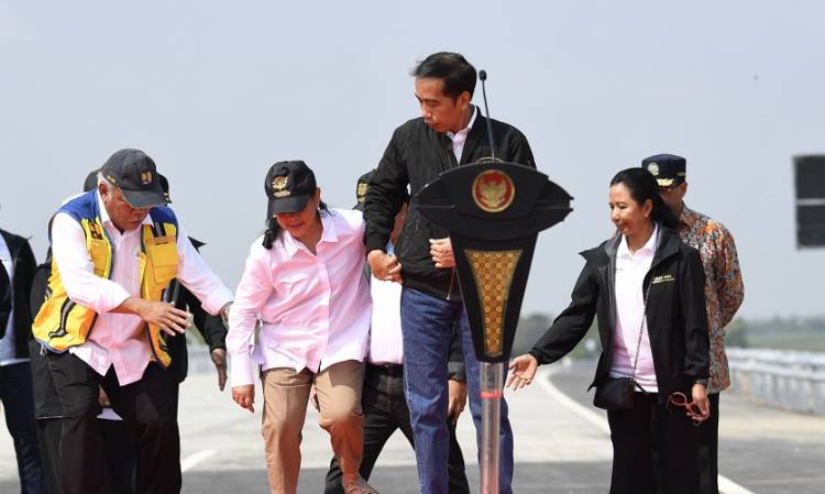 Jokowi Resmikan Empat Ruas Tol Trans Jawa