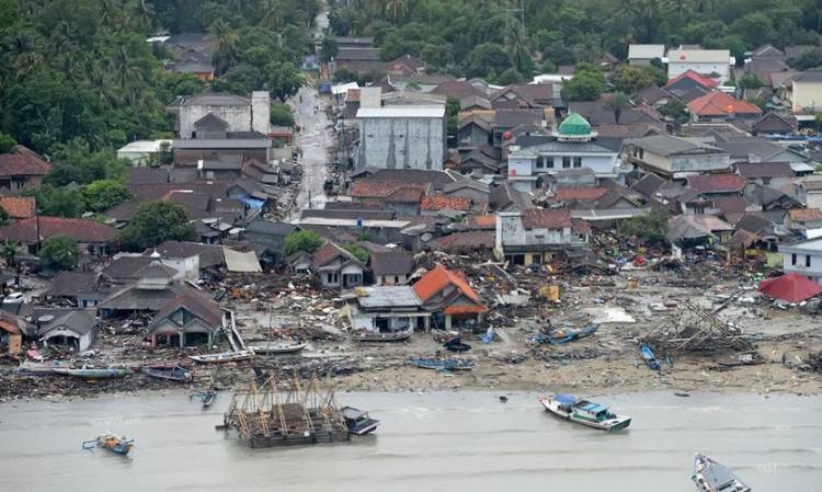 Pascabencana Tsunami Warga Pantai Carita Bertahan di Pengungsian