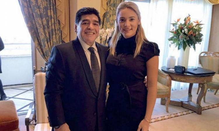 Eitss....Beraninya Wanita Ini Tendang Maradona dari Rumahnya