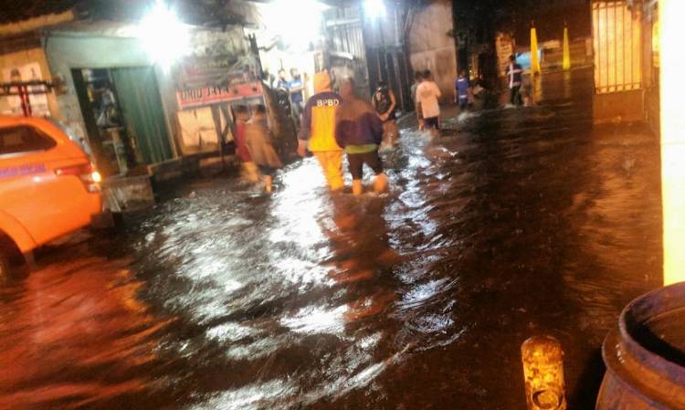 Hujan Semalam, 19 KK di Melong Terkena Banjir Cileuncang