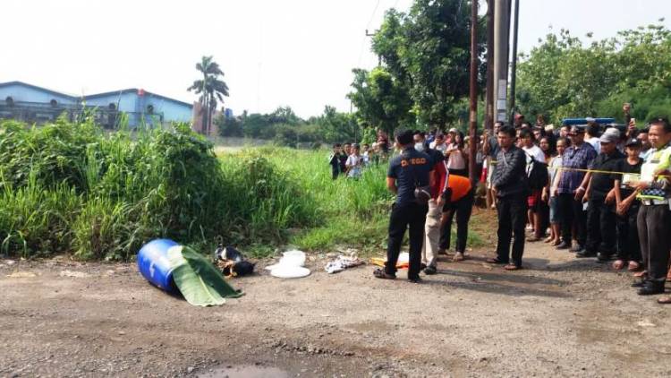 Mayat Lelaki Dalam Tong Diotopsi di RS Bhayangkara