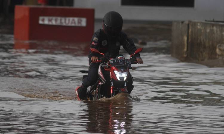 Waspada, Potensi Hujan Petir Melanda 16 Kabupaten/Kota di Jabar