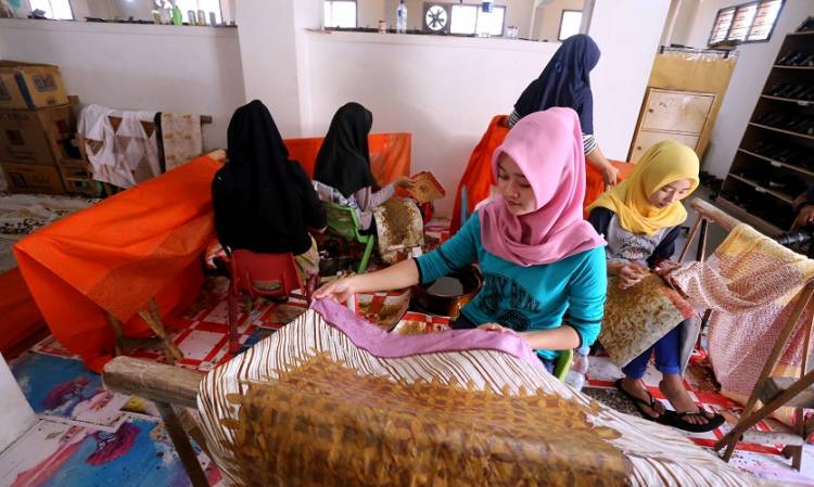 Pasar Domestik Dominasi Pemasaran Produk Batik