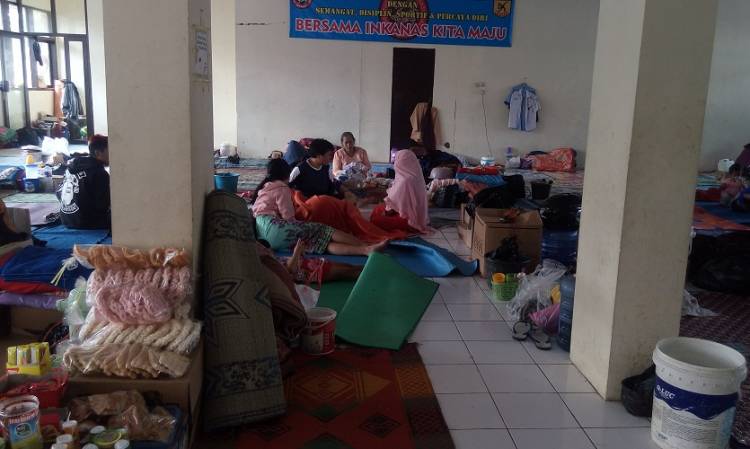 MCK di Pengungsian Terbatas, Korban Banjir Jarang Mandi