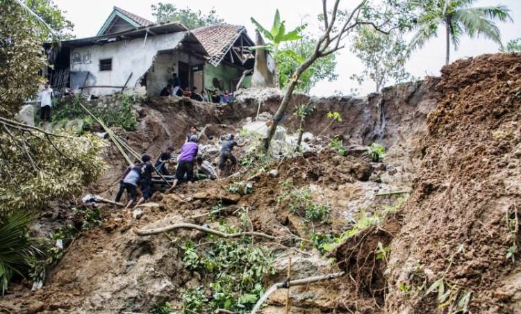 Longsor dan Banjir Landa Wilayah Sukabumi