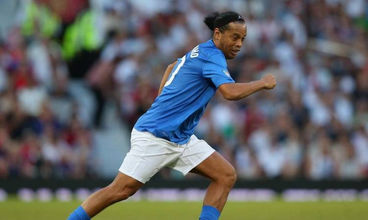 Wow, Ronaldinho Bakal Ikuti Turnamen di Indonesia