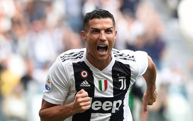 Pipi Cristiano Ronaldo dkk Pakai Cat Merah di Laga Serie A Pekan Ini 
