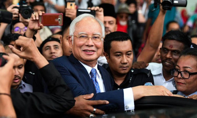 Najib Razak Terancam 100 Tahun Penjara