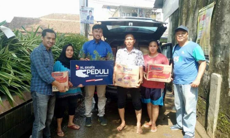 XL Axiata Salurkan Bantuan Bagi Korban Banjir di Bandung Selatan