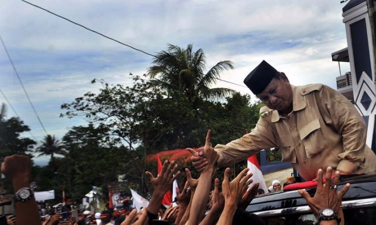 Salat Subuh Berjamaah Awali Kampanye Akbar Prabowo di Jakarta
