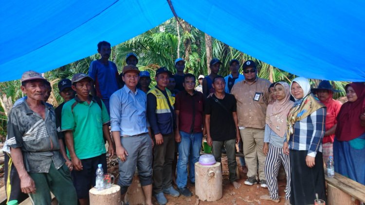 Akses Warga Desa Terisolasi, Kemendes PDTT Bangun Jalan Non-Status