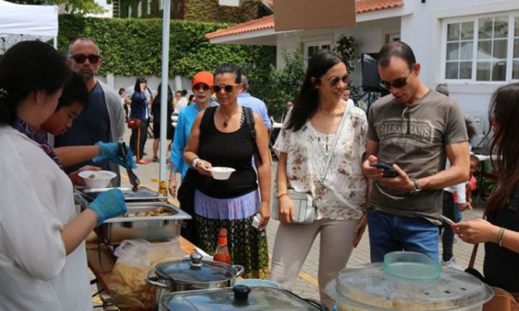 Pasar Kuliner Indonesia Curi Perhatian Warga Portugal