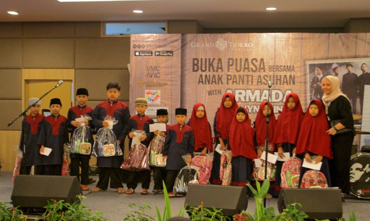 Grand Tjokro Bandung Berbagi Kebahagiaan dengan Anak Yatim