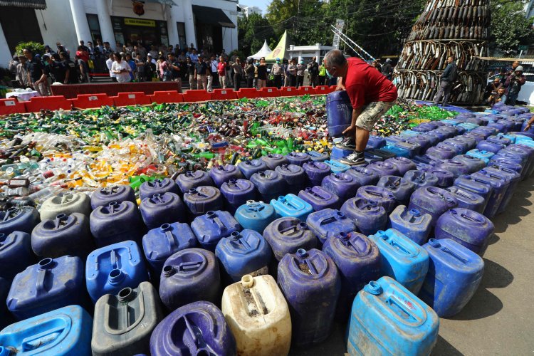 Polrestabes Bandung Musnahkan 39 Ribu Botol Miras 