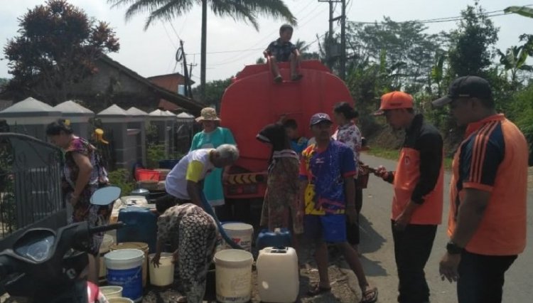 BPBD Sukabumi Salurkan Air Bersih ke Sejumlah Lokasi Kekeringan