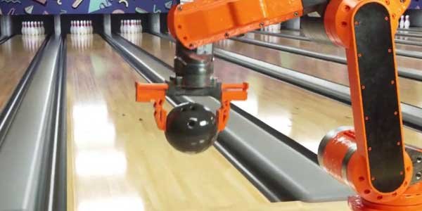 Robot Khusus Bermain Bowling