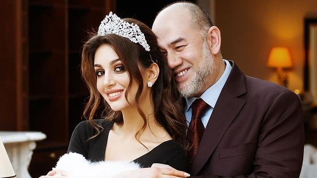Mantan Raja Malaysia Ceraikan Mantan Miss Moscow