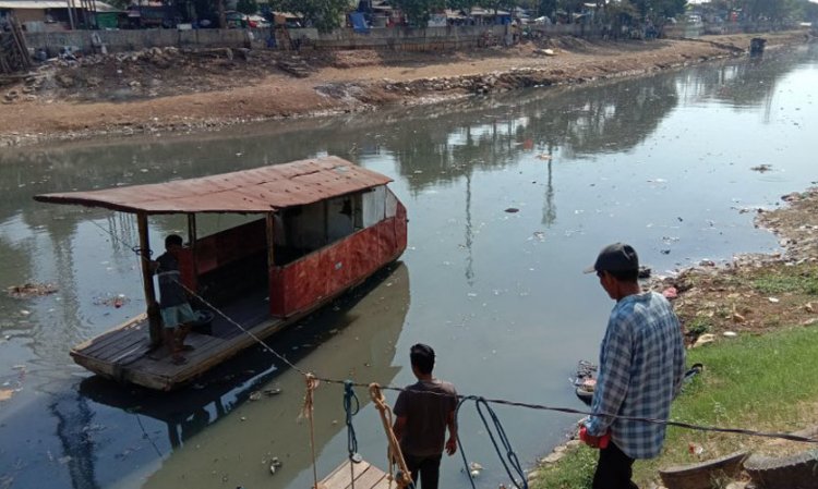 Warga Keluhkan Dampak Kekeringan di Sungai Ciliwung