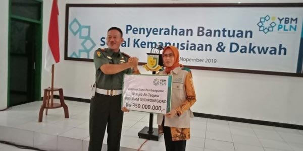 PLN Bantu Pembangunan Masjid Pomdam IV/Diponegoro