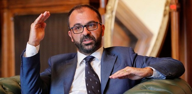 Anggaran Kurang, Menteri Pendidikan Italia Mundur