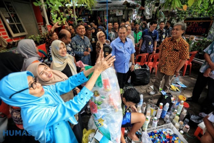 Belajar Mengolah Sampah dari Kampung Cibuntut