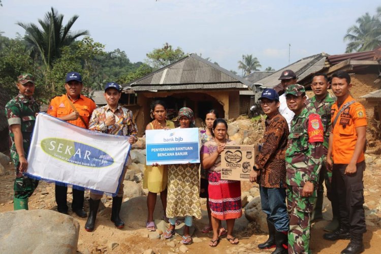 bjb Salurkan Bantuan Untuk Korban Longsor Kabupaten Bogor
