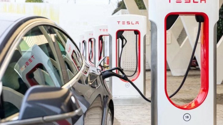 Tesla Bikin Stasiun Supercharger Terbesar di China