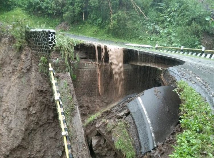 Hujan Deras, Longsor Terjang Sejumlah Kecamatan di Selatan Garut 