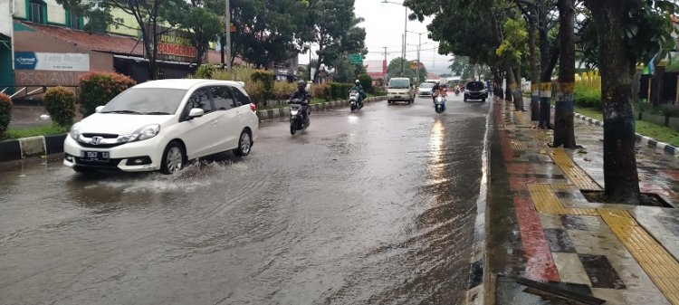 Ternyata ini Penyebab Banjir di Jalan Raya Gading Tutuka