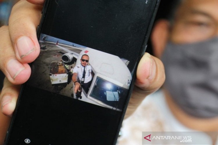 Co-Pilot Fadly Sempat Telepon Ibu Sebelum Sriwijaya Air SJ-182 Terbang