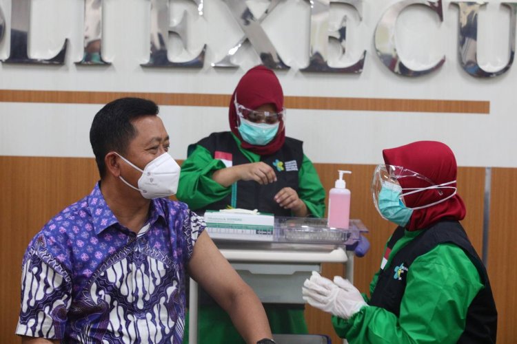 Usai Disuntik Vaksin, Sekda Kota Bandung : Tidak Ada rasa Pegal
