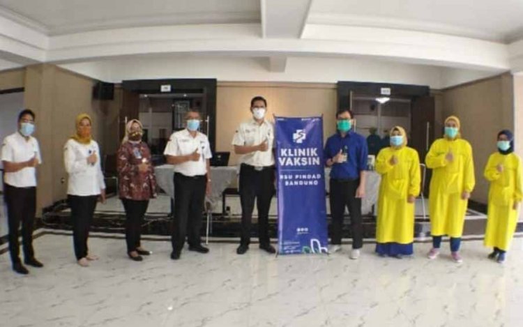 RS Pindad Bandung Layani Vaksinasi 43 Nakes di Kota Bandung