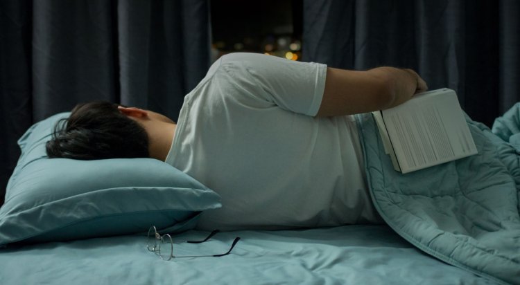 Kamu Percaya Mitos Melangkahi Orang Tidur?