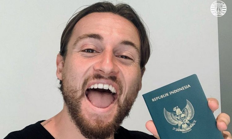 Marc Klok Bahagia Dapatkan Paspor Indonesia