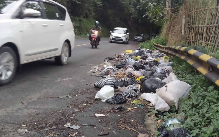 Sampah Liar yang Terus Menumpuk di Kabupaten Bandung