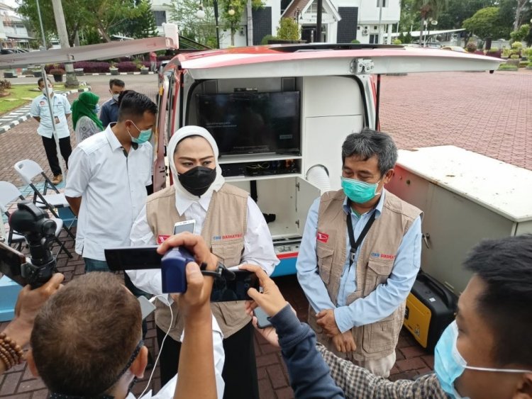 Daihatsu Donasikan Mobil Klinik ke Pemkab Karawang