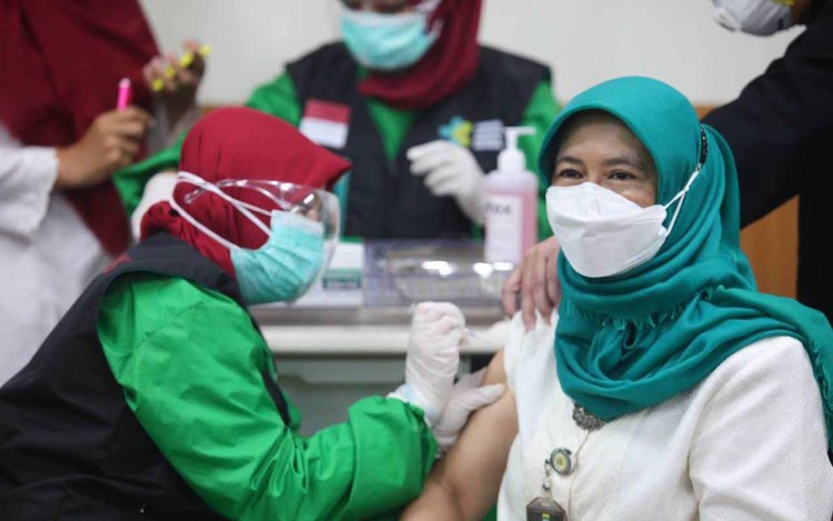 85 Persen Nakes di Kota Bandung Ikuti Vaksinasi Covid-19
