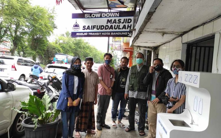 Wakaf Salman ITB Berikan Bantuan ke Masjid Saifuddaulah