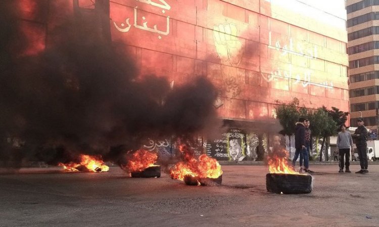 Aparat Keamanan Bentrok dengan Pemrotes di Lebanon yang Terkunci