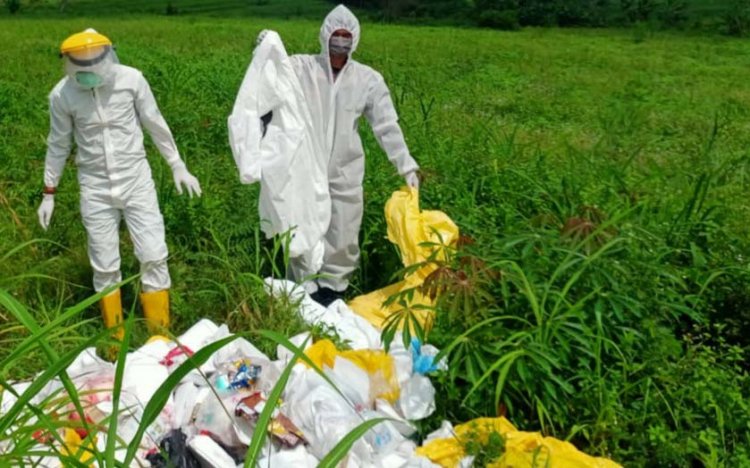Waduh, Satgas Penanganan Covid-19 Temukan 17 Karung Sampah APD Dibuang Sembarangan