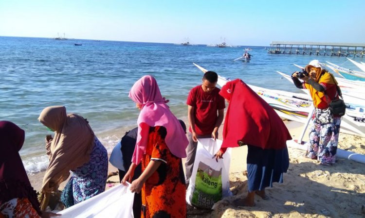 PT IKI Gandeng MallSampah Bersihkan Pantai dan Material Kapal