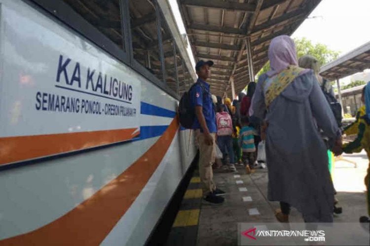 KA Kaligung Relasi Cirebon ke Semarang Dibatalkan Akibat Banjir