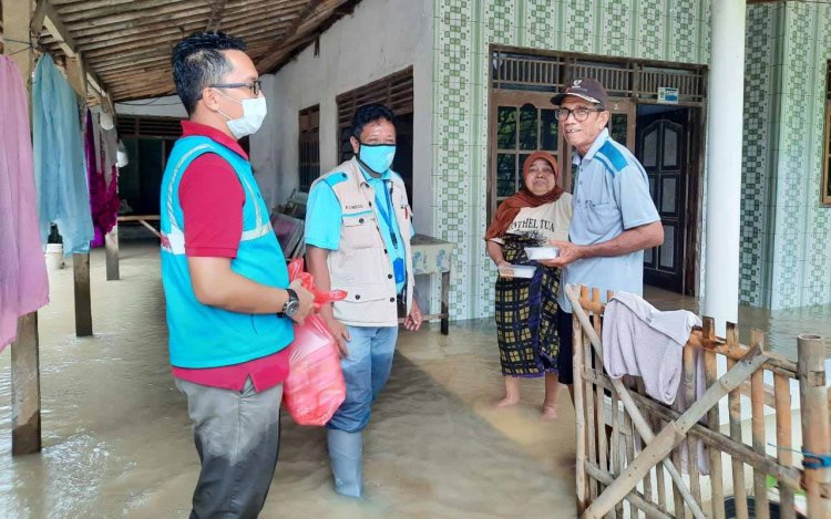 Peduli Warga Terdampak Banjir Jabar, PLN Salurkan Bantuan Sembako