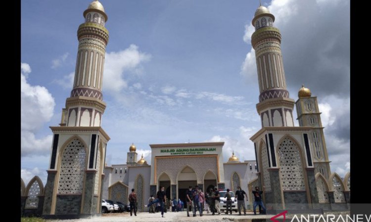 Masjid Agung Darunnajah Putussibau Diresmikan Usai Direnovasi