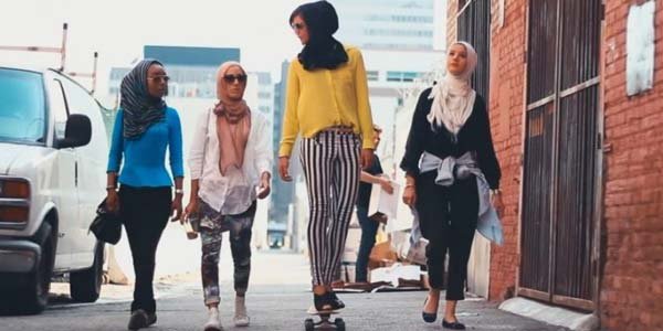 Hukum Memakai Celana Panjang bagi Muslimah