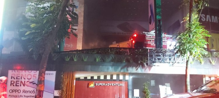 Pengunjung BEC Panik,  Diskar PB Kota Bandung Sulit Jangkau Sumber Api