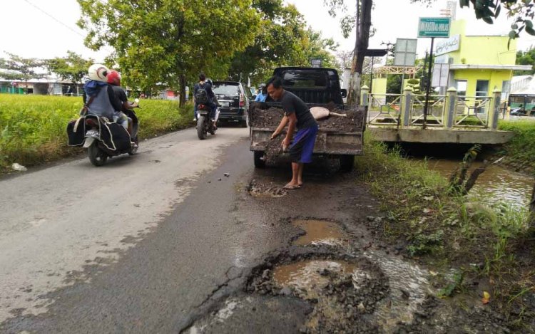 Dinas PUPR Kabupaten Cirebon Mulai Lakukan Pemeliharaan Jalan Rusak