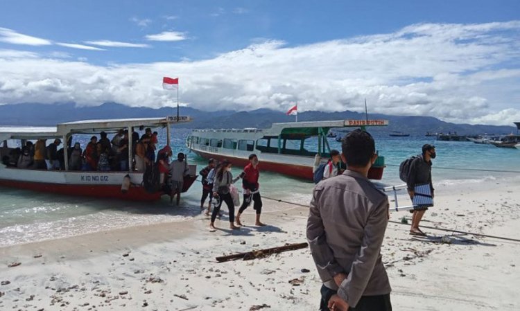 Wisatawan Domestik Keluarkan 10 Miliar Dolar Pelesir di Luar Negeri