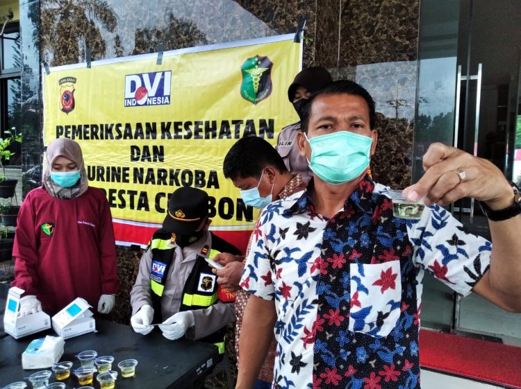 Puluhan Personel Polresta Cirebon Jalani Tes Urine