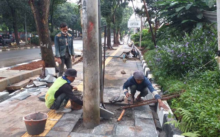 Pembangunan  Pedestrian Jalan Raya Kandang Roda-Pakansari Tuntas di Menit Akhir